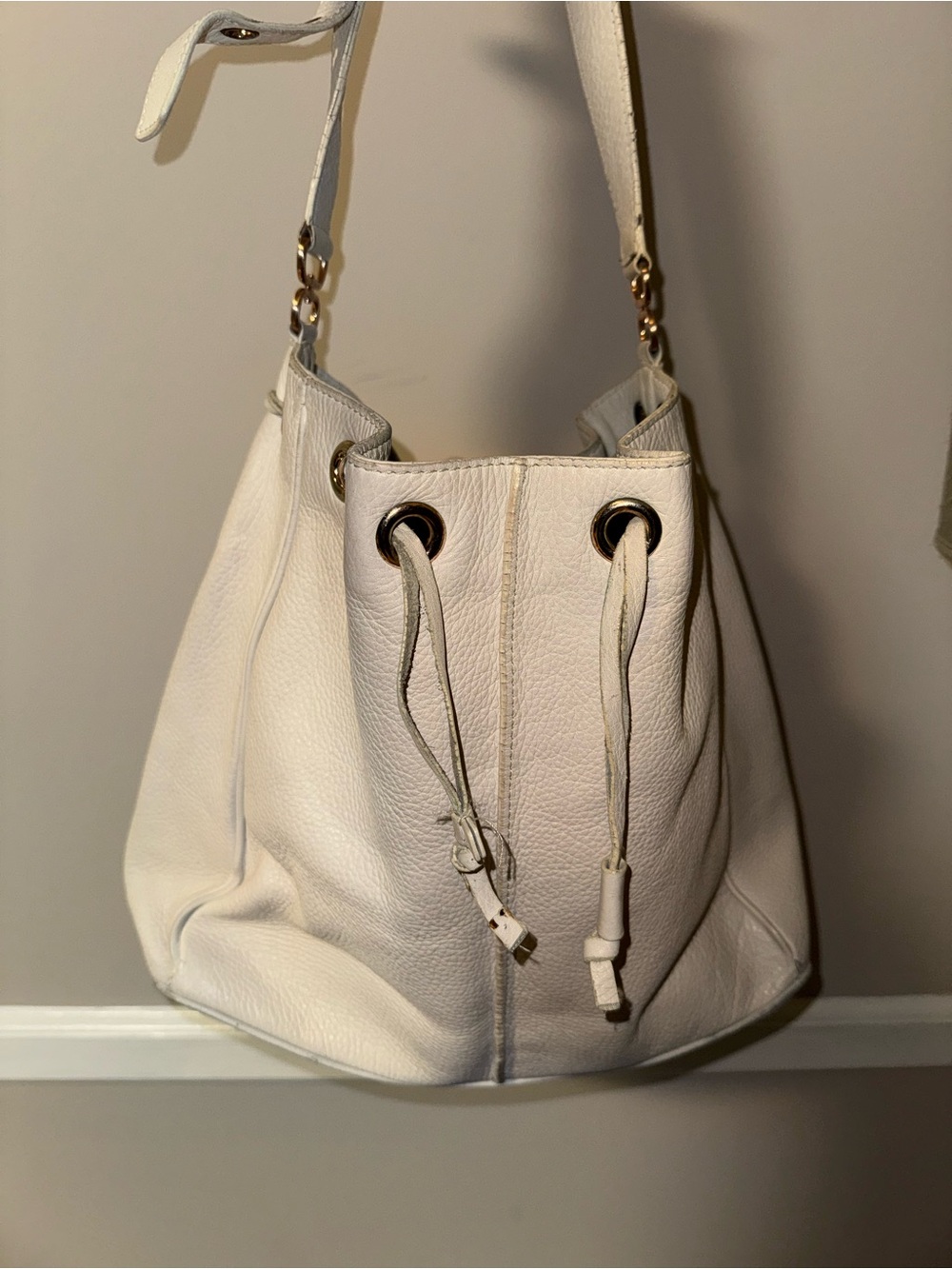 Adrienne Vittadini Leather Drawstring Bucket Bag in Off-White